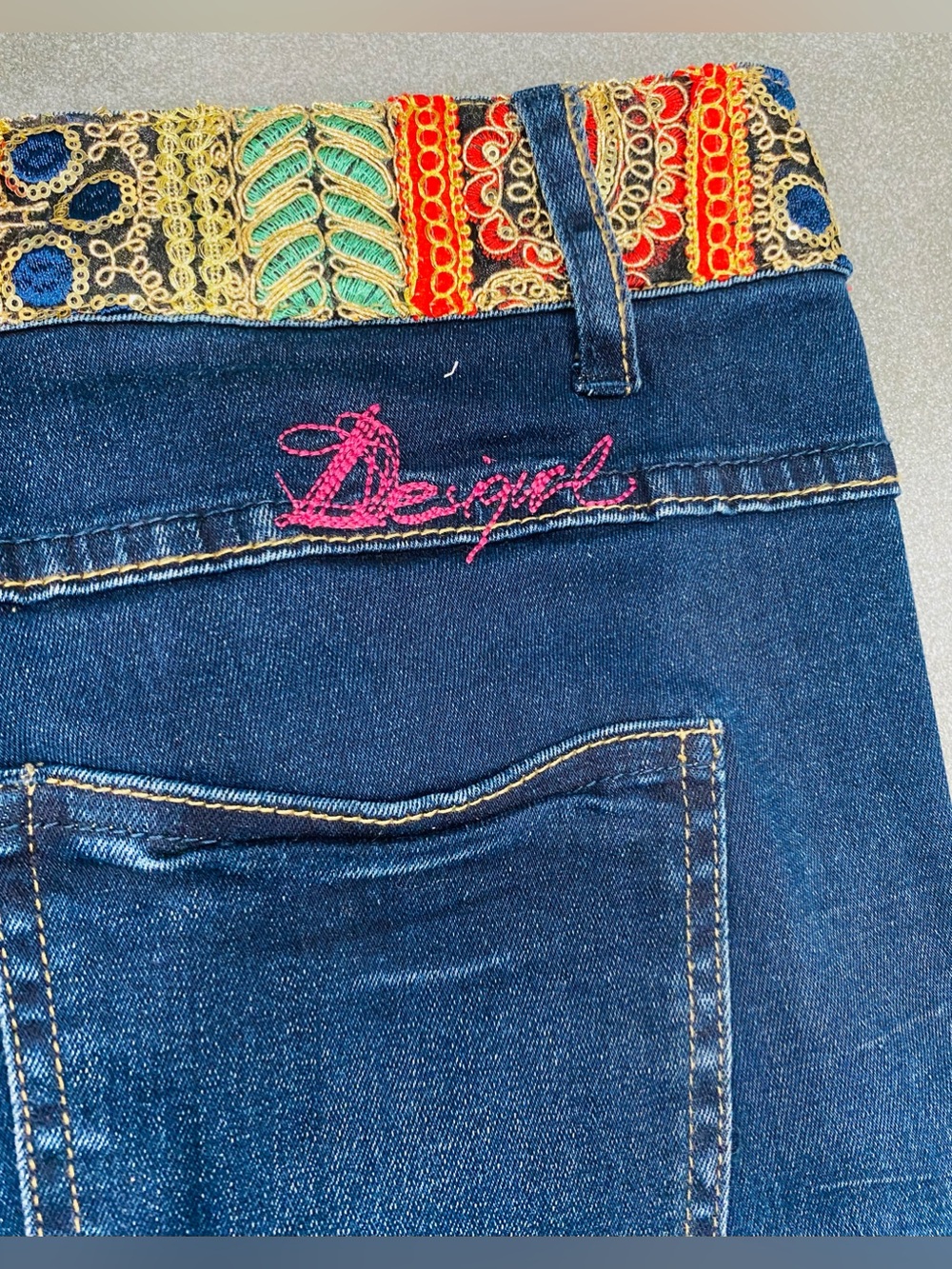 Women’s Desigual Embroidered Embellished Waistband Dark Denim Straight Jeans 28 - Picture 7 of 7
